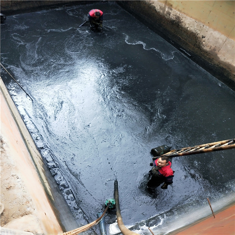 岑巩废水池清理