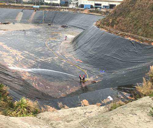 岑巩废水池清理